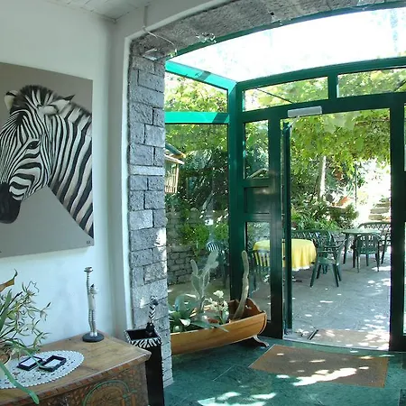 Osteria Garni Americana Oda ve Kahvaltı Cadempino